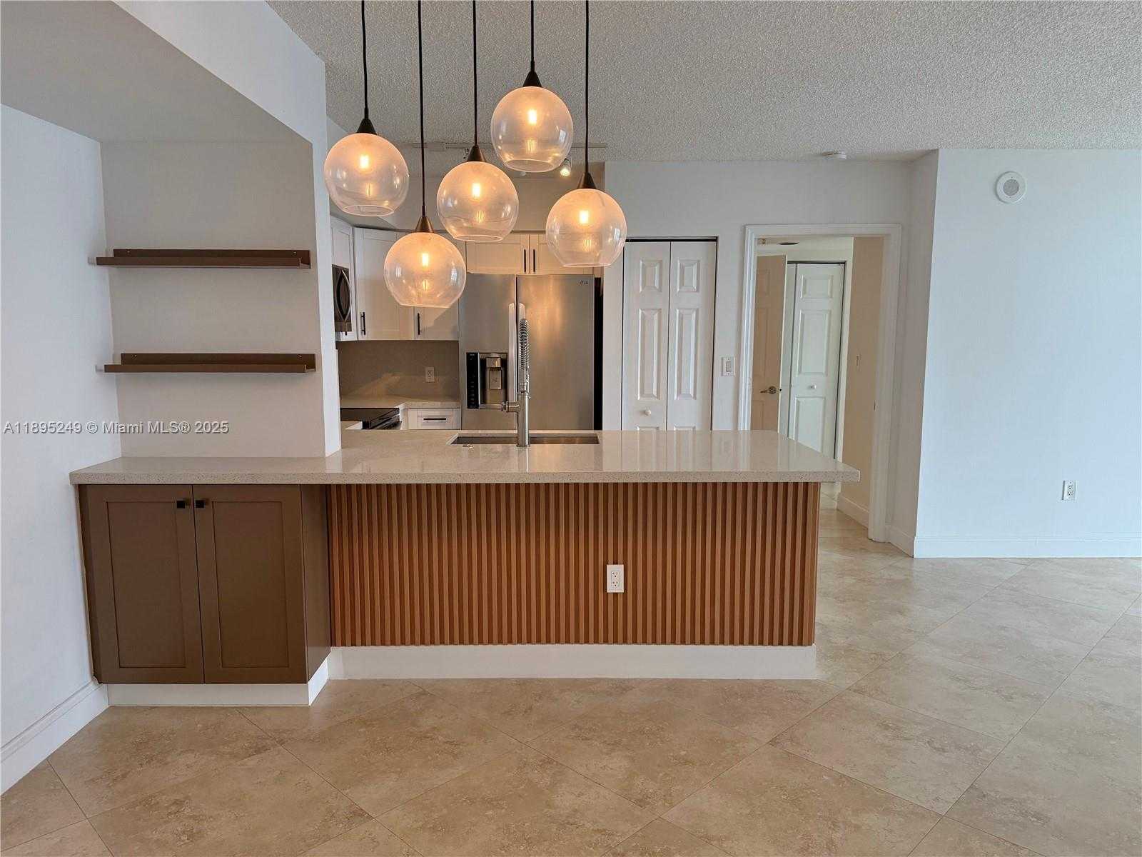 Small Image of 1155 BRICKELL BAY DR #2208, Miami Number 4