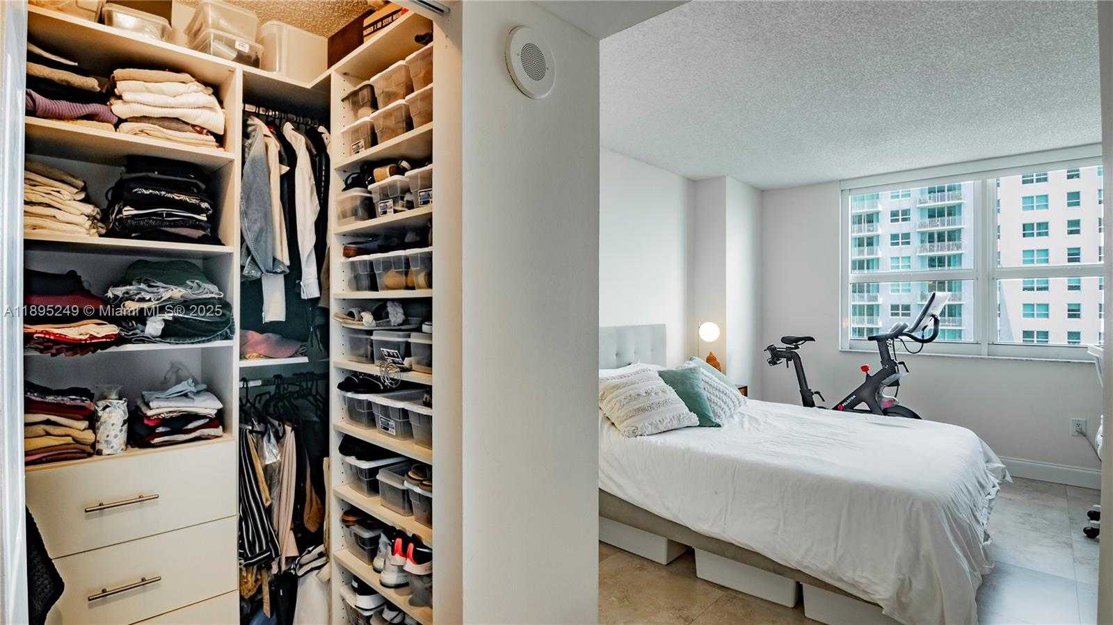 Small Image of 1155 BRICKELL BAY DR #2208, Miami Number 6