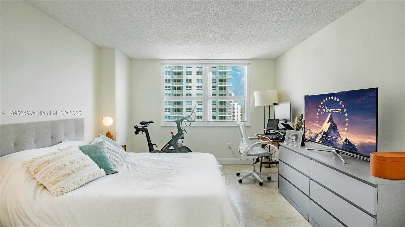 Small Image of 1155 BRICKELL BAY DR #2208, Miami Number 7