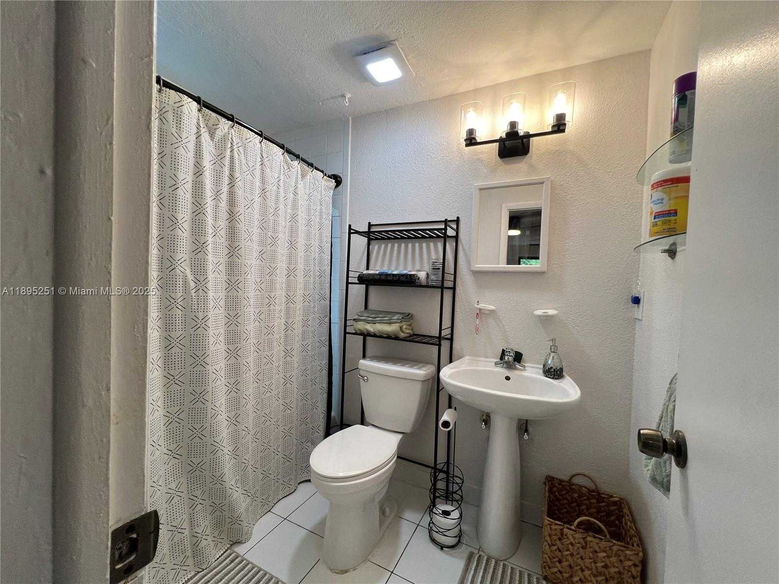 Small Image of 1534 MONROE ST #FLOOR 2, Hollywood Number 14