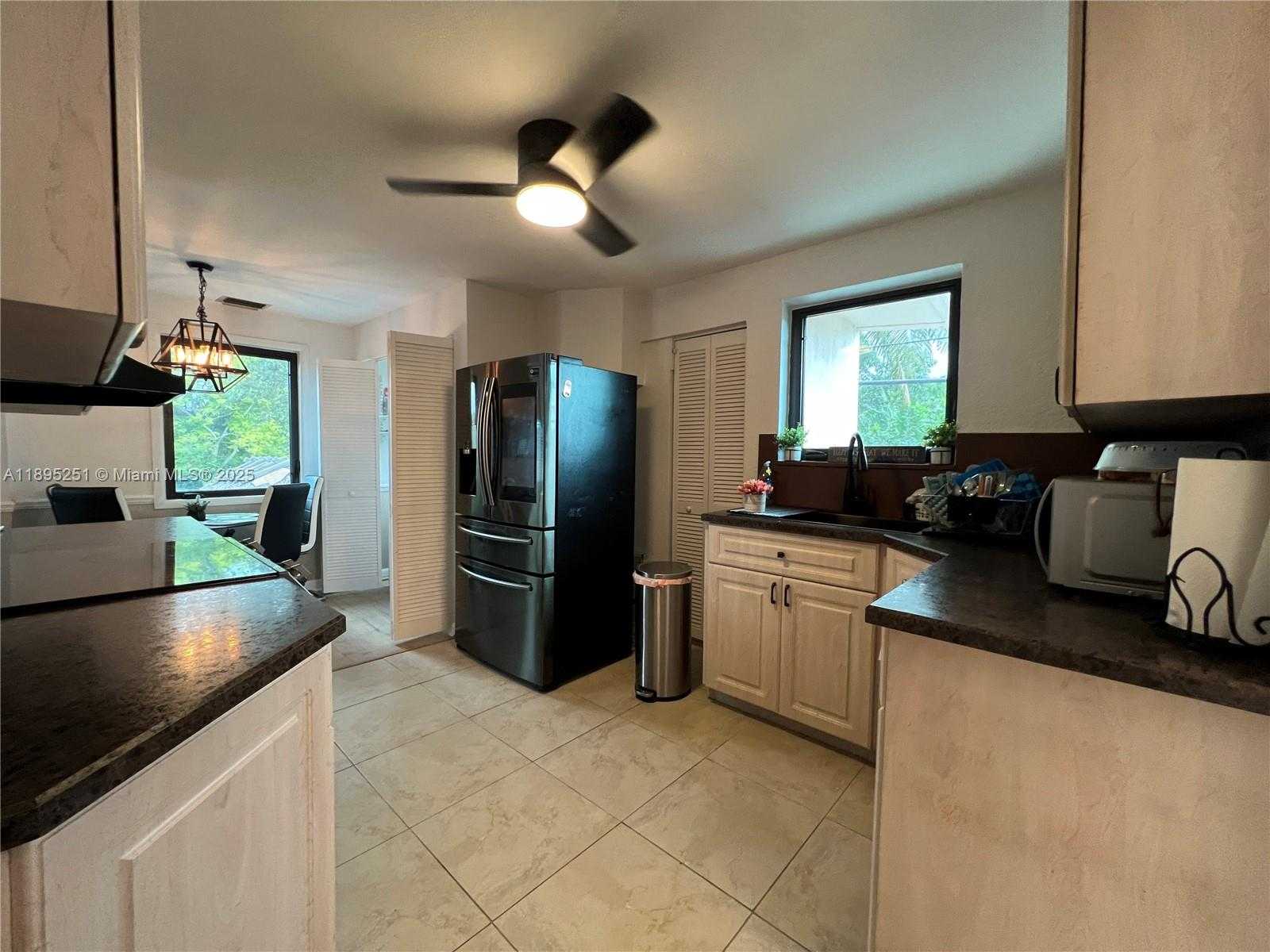 Small Image of 1534 MONROE ST #FLOOR 2, Hollywood Number 9