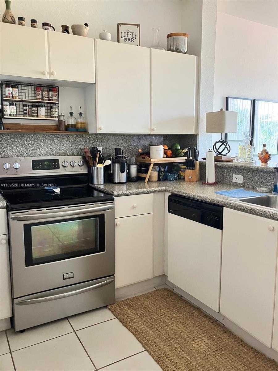 Small Image of 17820 NORTH WEST 73RD AVE #109-1, Hialeah Number 13