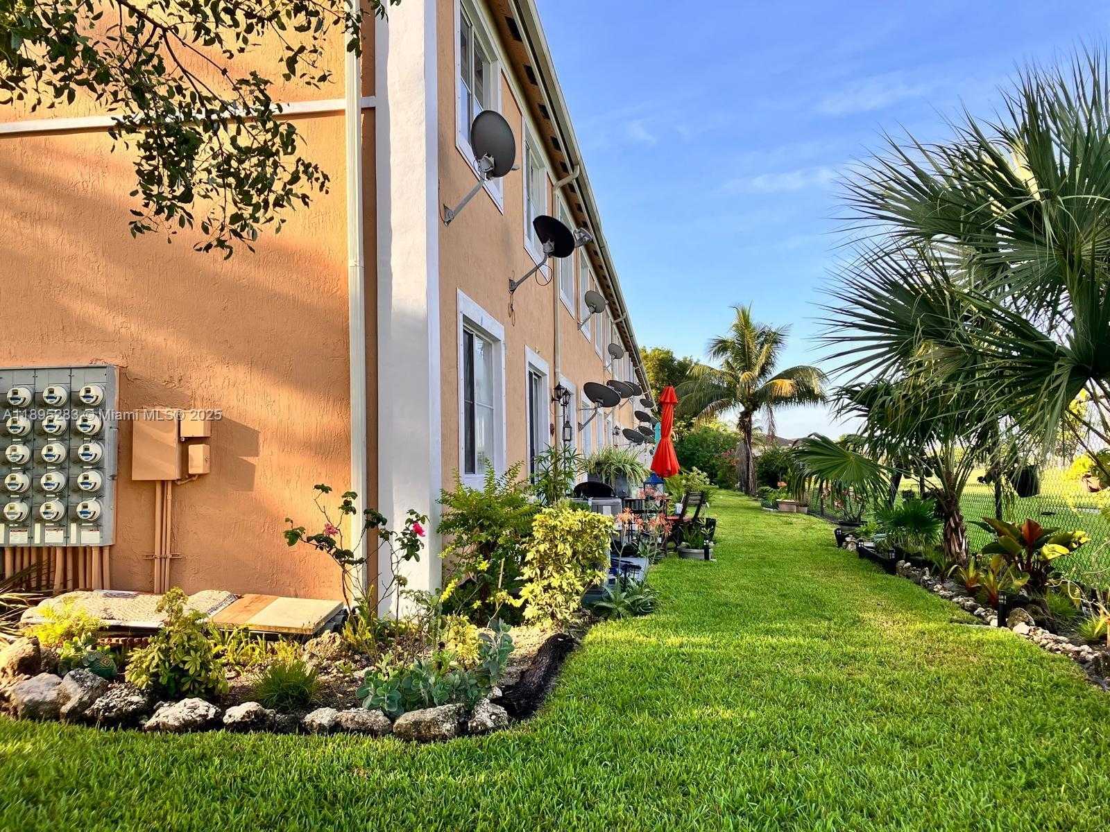 Small Image of 17820 NORTH WEST 73RD AVE #109-1, Hialeah Number 3