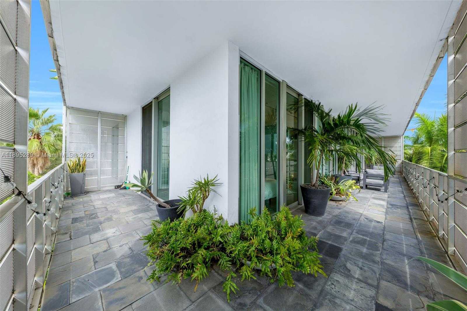 Small Image of 1700 MERIDIAN AVE #402, Miami Beach Number 12
