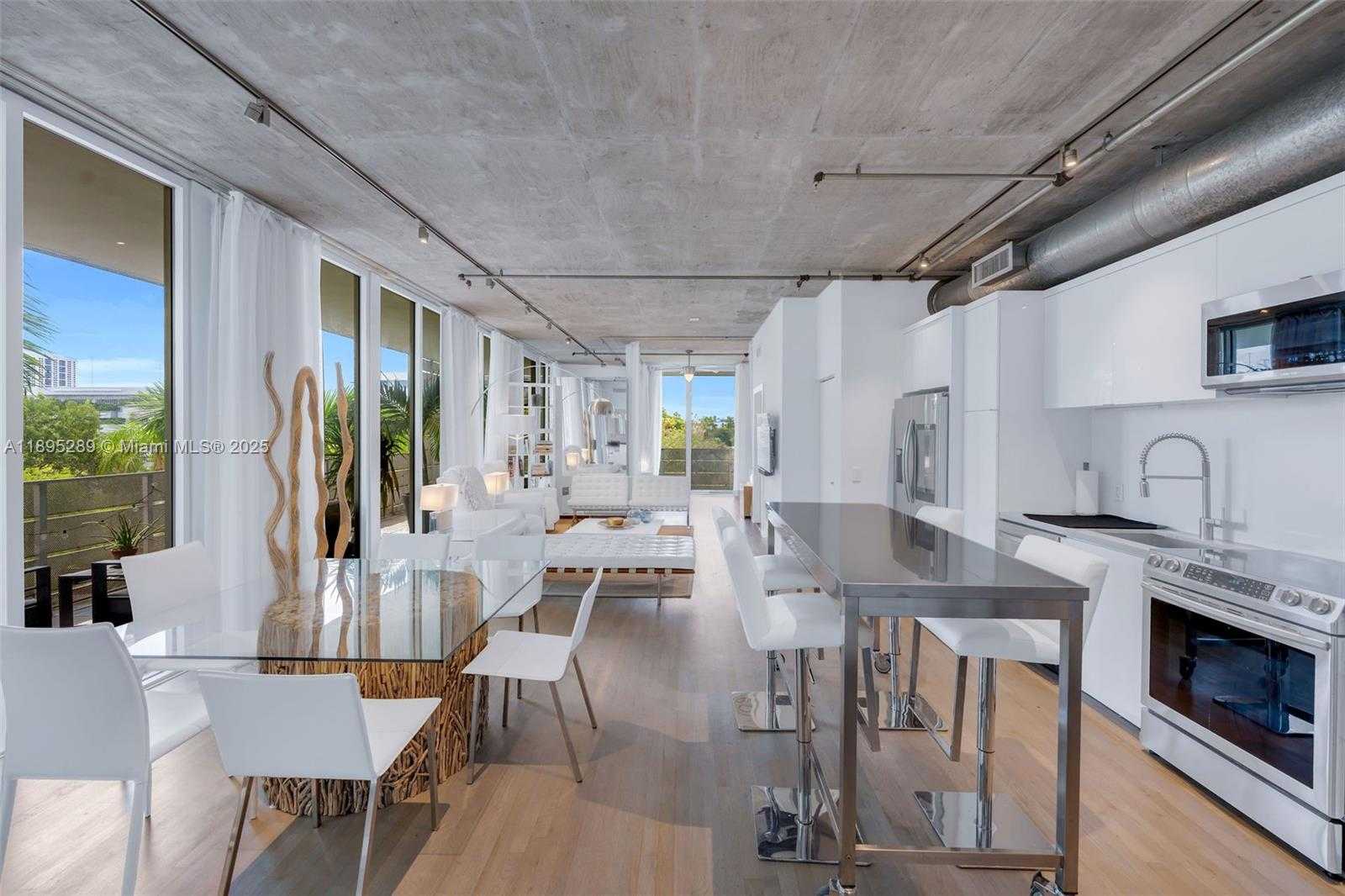 Small Image of 1700 MERIDIAN AVE #402, Miami Beach Number 3