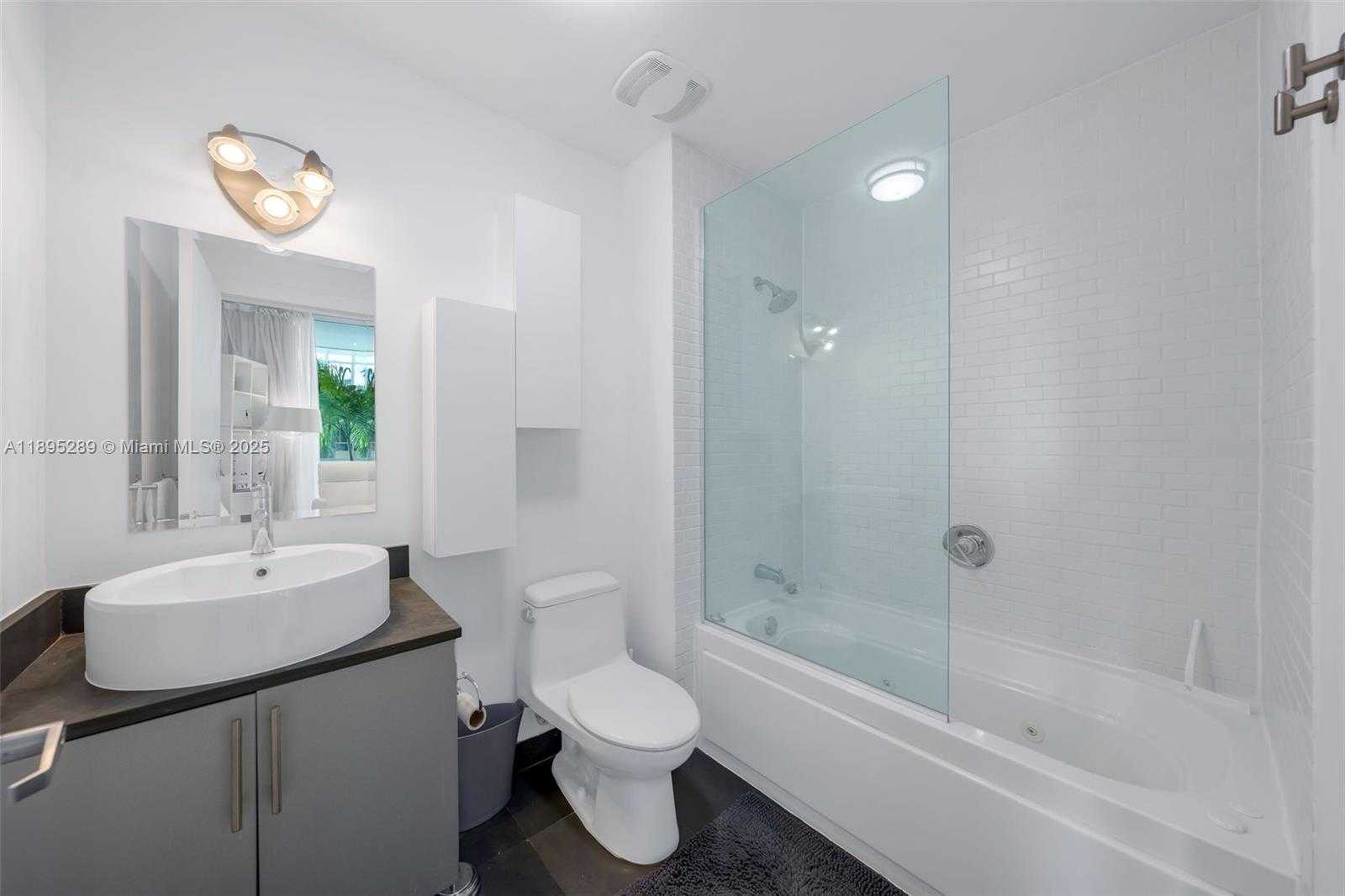 Small Image of 1700 MERIDIAN AVE #402, Miami Beach Number 9