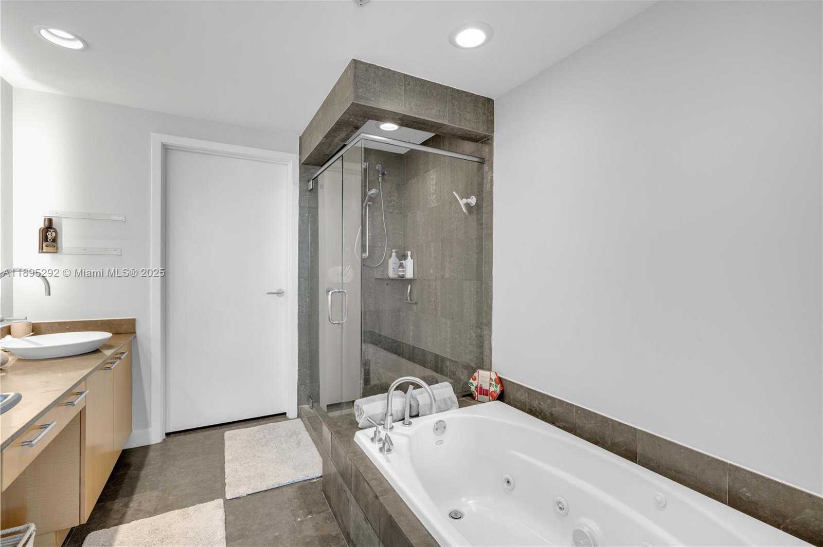 Small Image of 3801 COLLINS AVE #704, Miami Beach Number 16