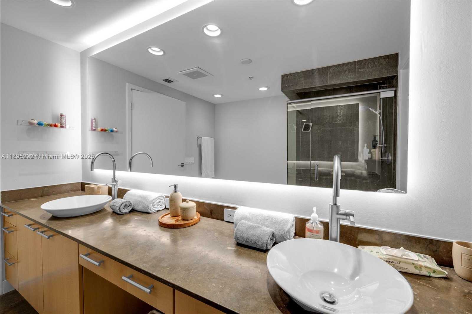 Small Image of 3801 COLLINS AVE #704, Miami Beach Number 17