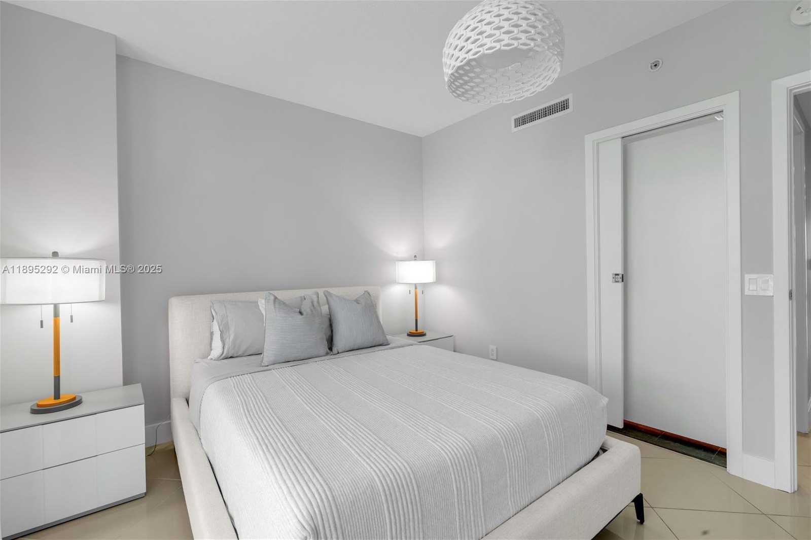 Small Image of 3801 COLLINS AVE #704, Miami Beach Number 21