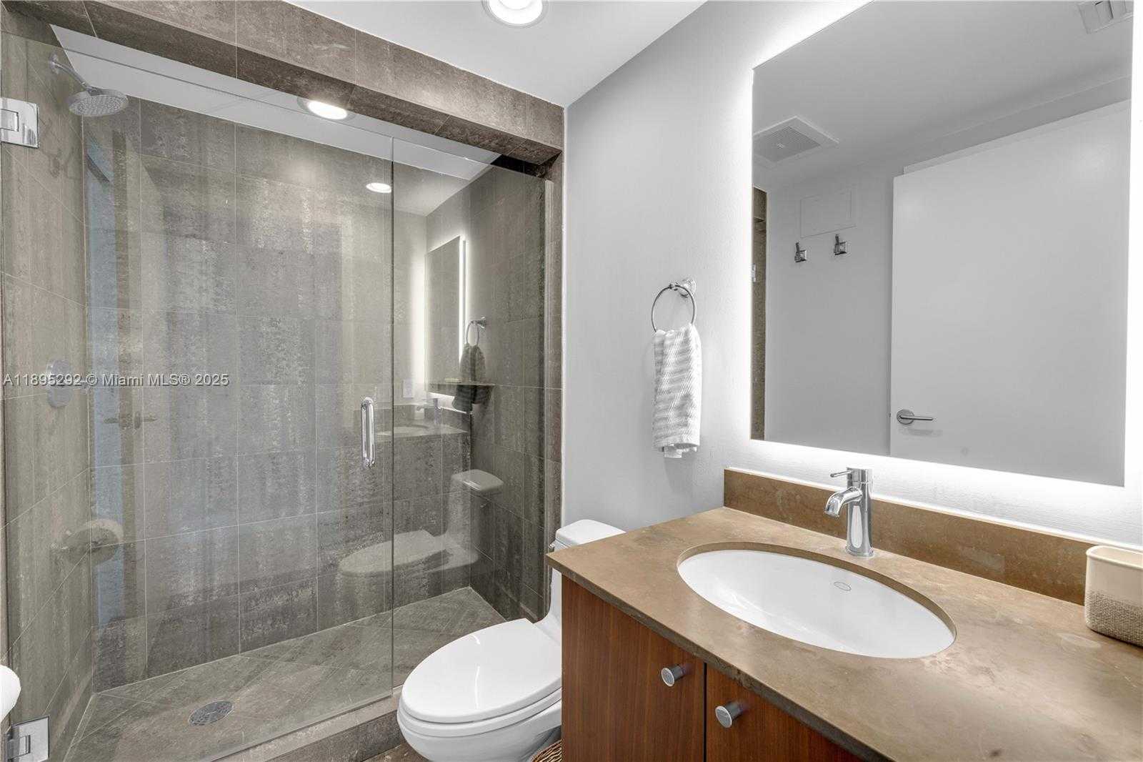 Small Image of 3801 COLLINS AVE #704, Miami Beach Number 26