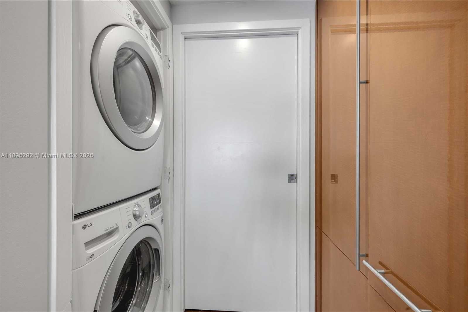 Small Image of 3801 COLLINS AVE #704, Miami Beach Number 27
