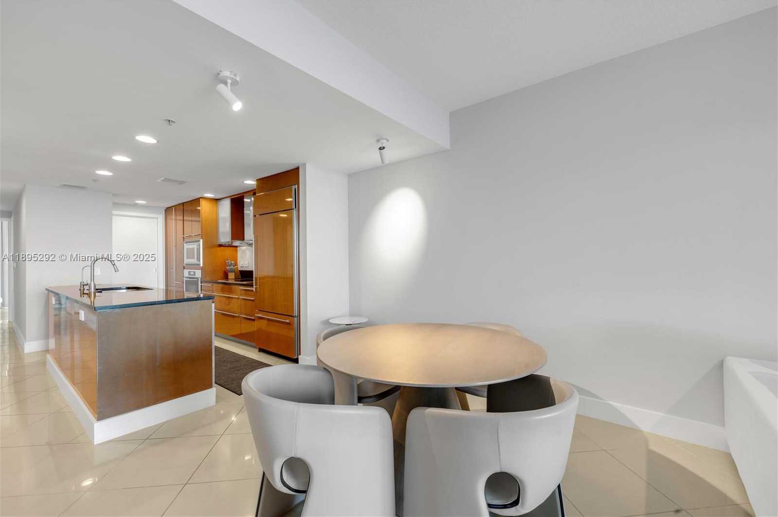 Small Image of 3801 COLLINS AVE #704, Miami Beach Number 7