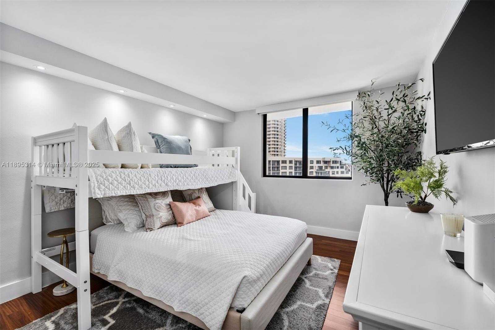 Small Image of 520 BRICKELL KEY DR #A1716, Miami Number 14