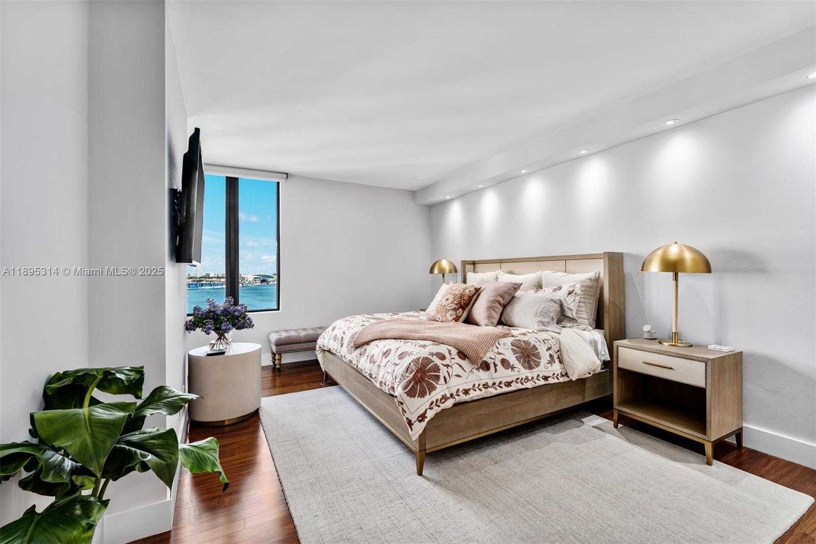 Small Image of 520 BRICKELL KEY DR #A1716, Miami Number 17