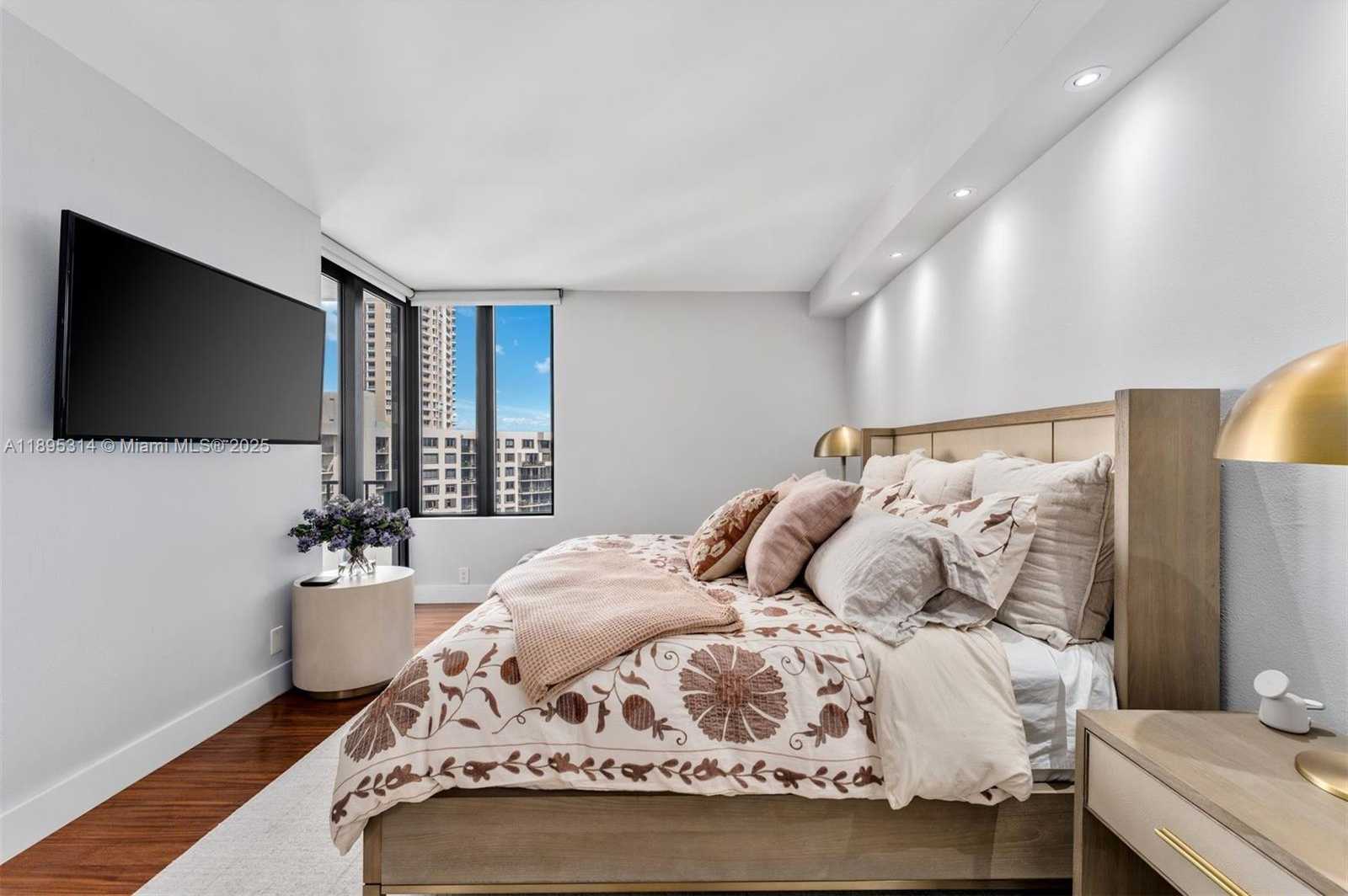 Small Image of 520 BRICKELL KEY DR #A1716, Miami Number 18