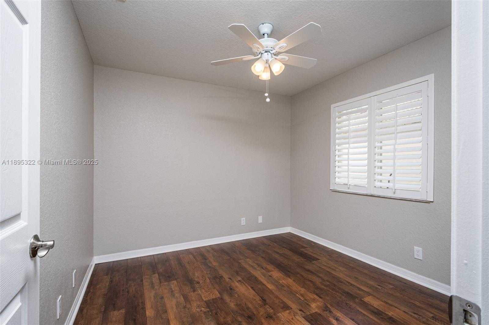 Small Image of 1524 CANARY ISLAND DR #1524, Weston Number 13