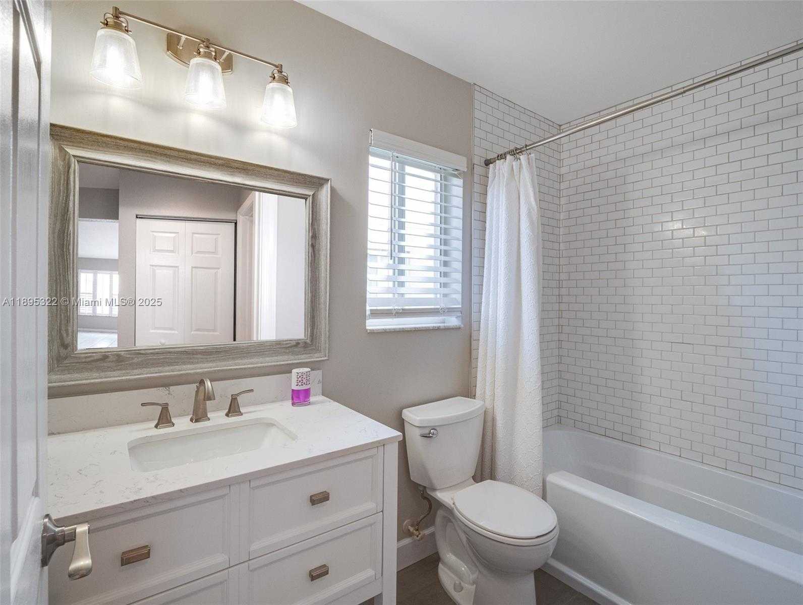 Small Image of 1524 CANARY ISLAND DR #1524, Weston Number 14