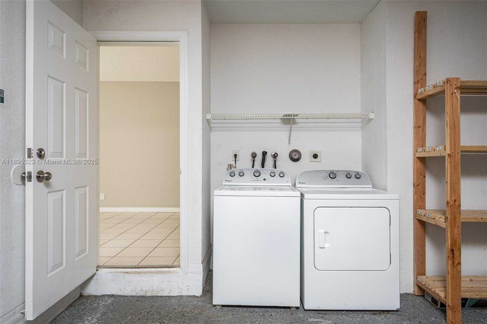 Small Image of 1524 CANARY ISLAND DR #1524, Weston Number 16