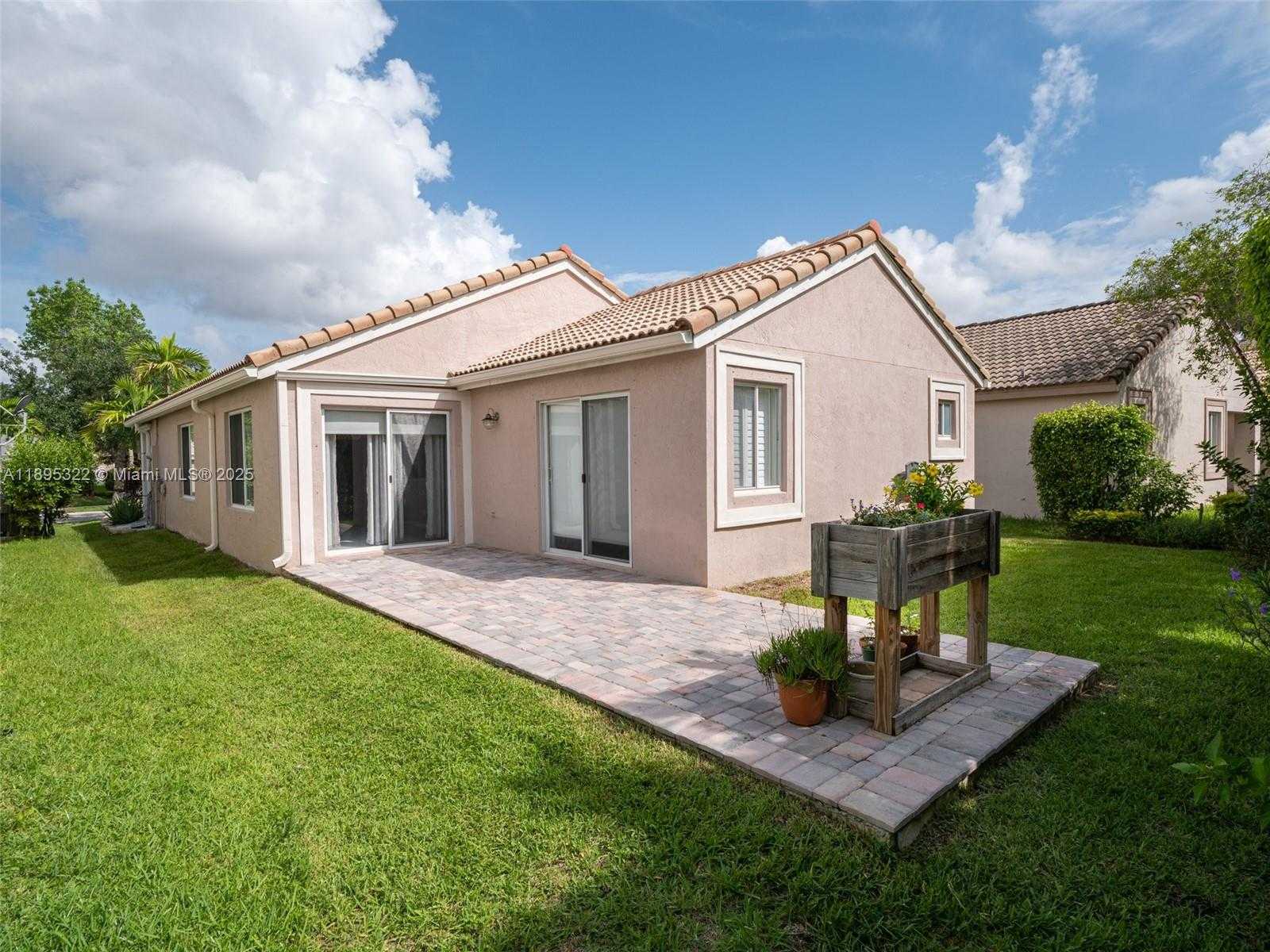 Small Image of 1524 CANARY ISLAND DR #1524, Weston Number 18
