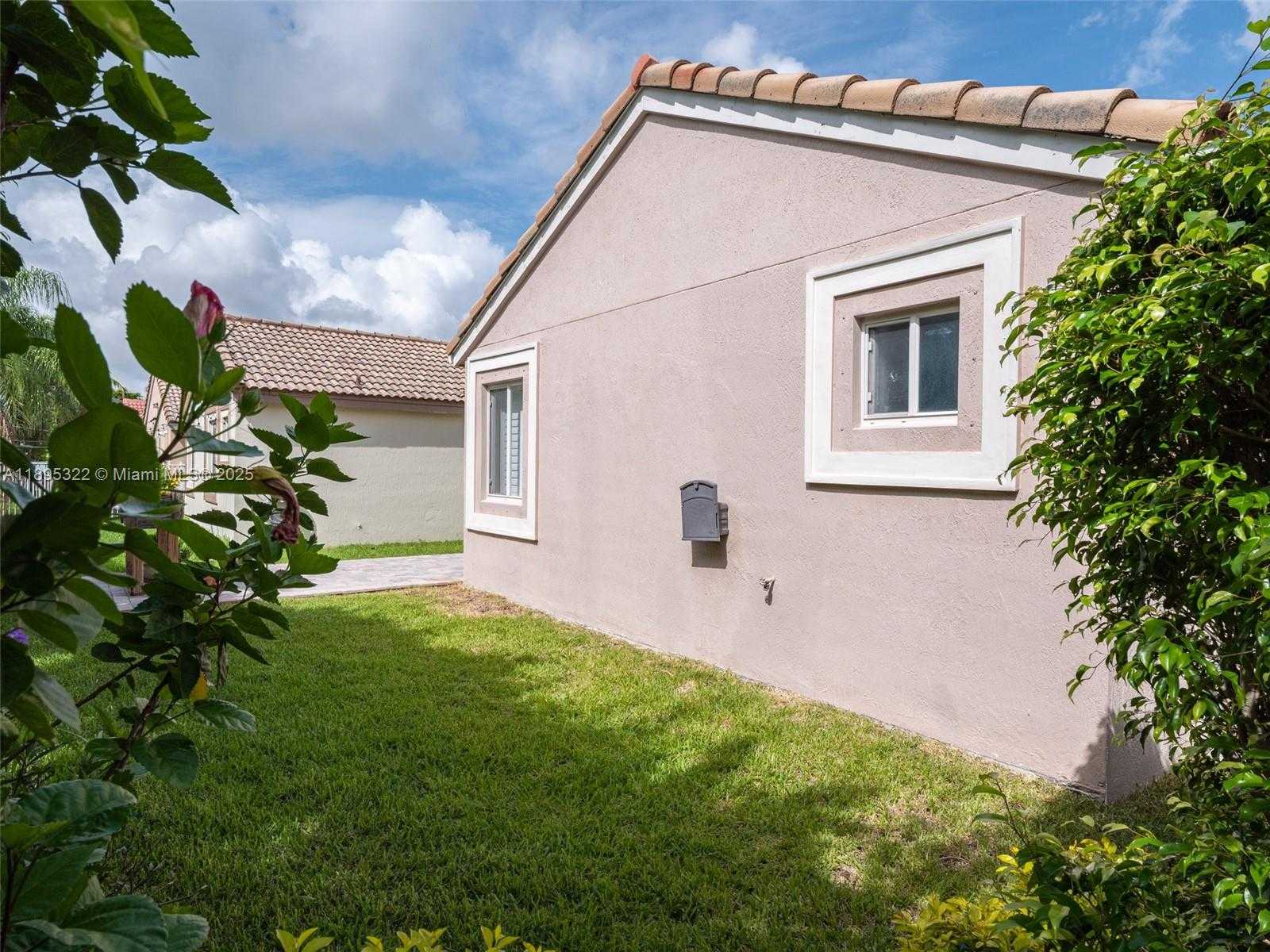 Small Image of 1524 CANARY ISLAND DR #1524, Weston Number 19