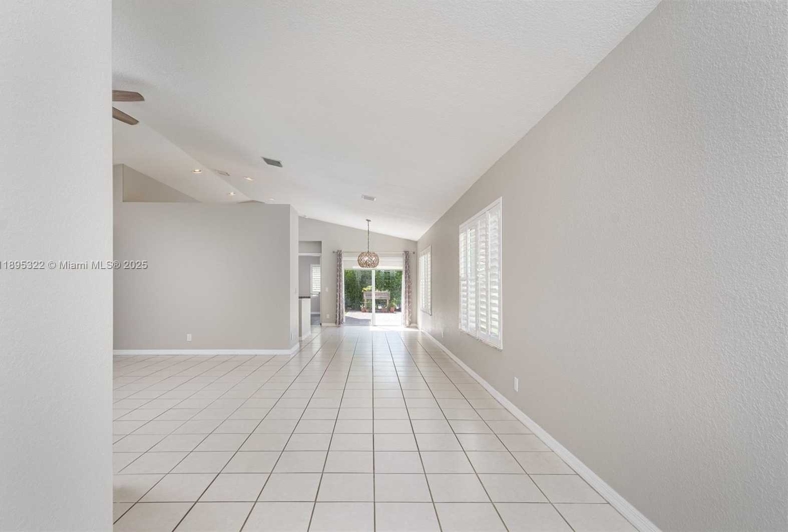 Small Image of 1524 CANARY ISLAND DR #1524, Weston Number 2