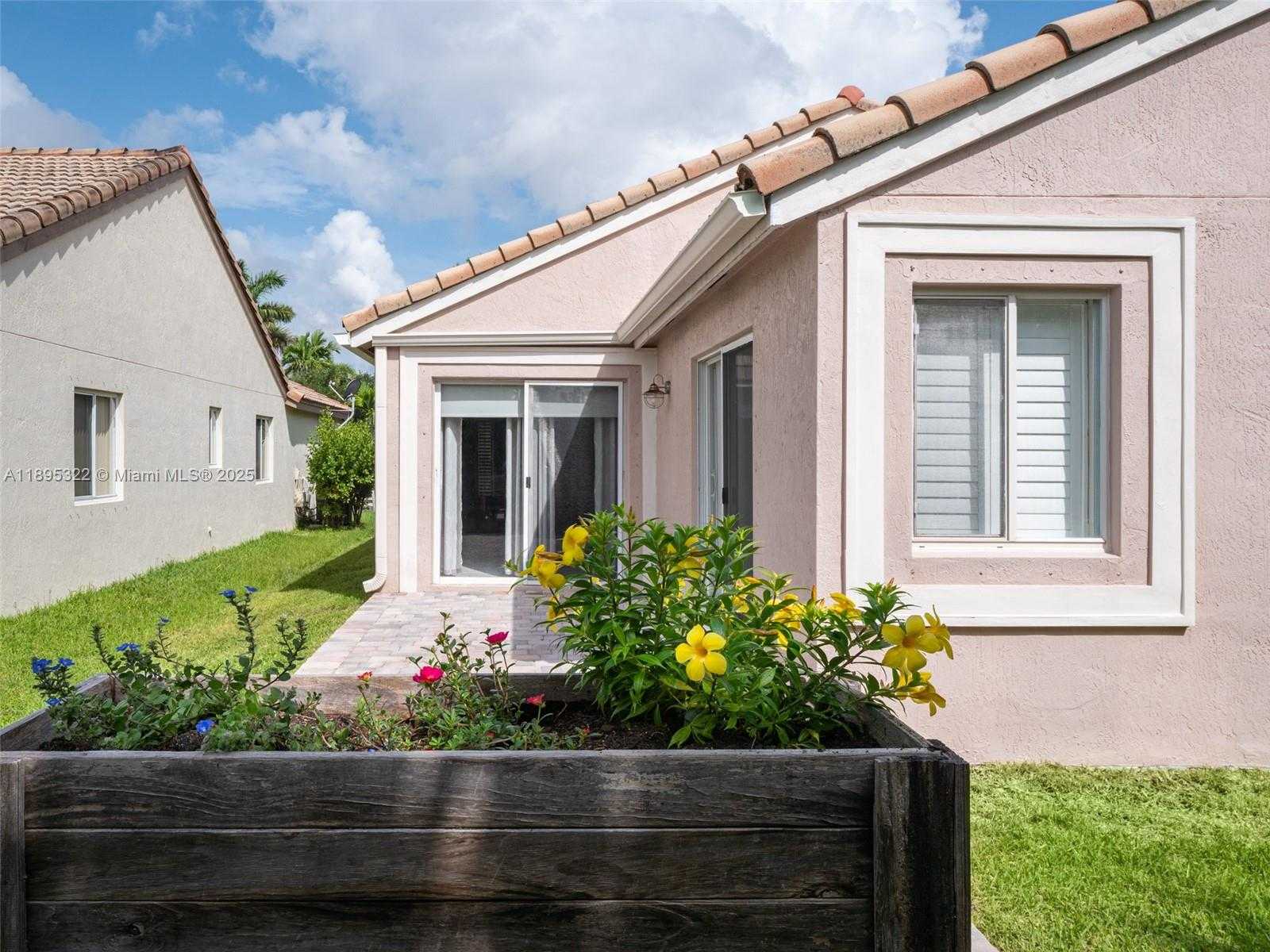 Small Image of 1524 CANARY ISLAND DR #1524, Weston Number 20