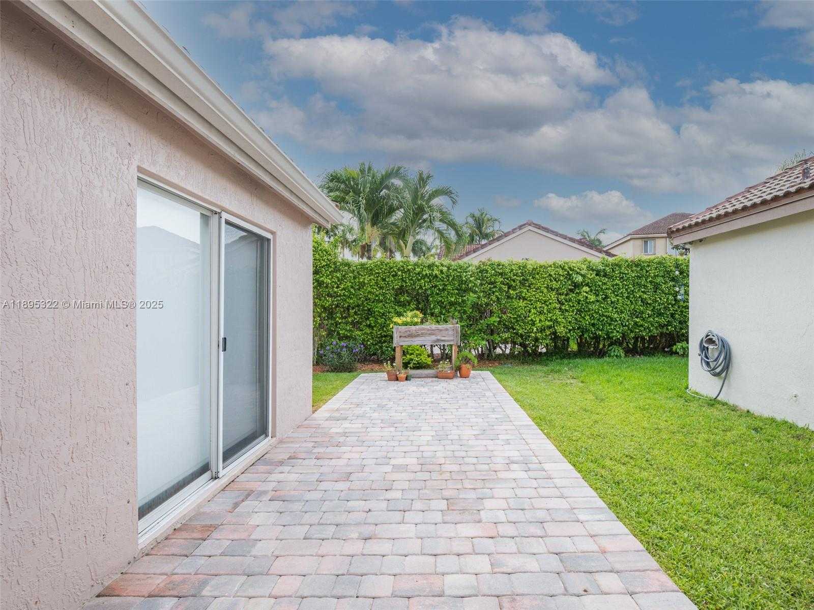 Small Image of 1524 CANARY ISLAND DR #1524, Weston Number 21