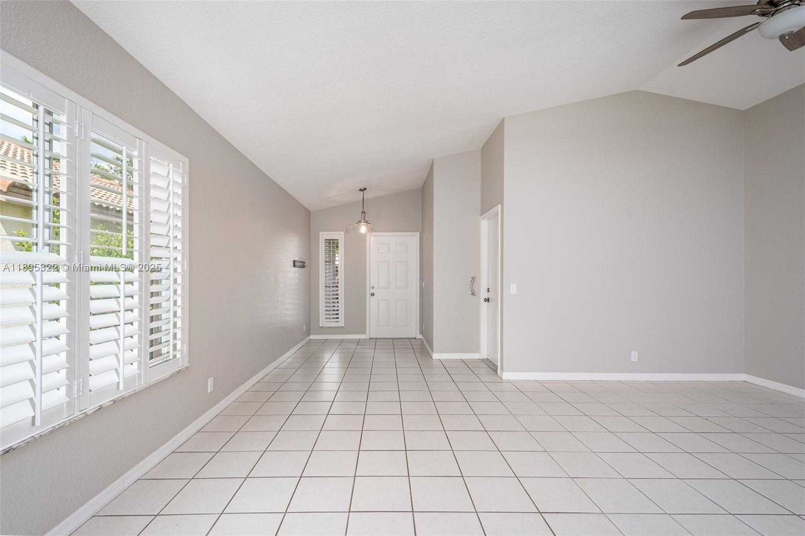 Small Image of 1524 CANARY ISLAND DR #1524, Weston Number 3