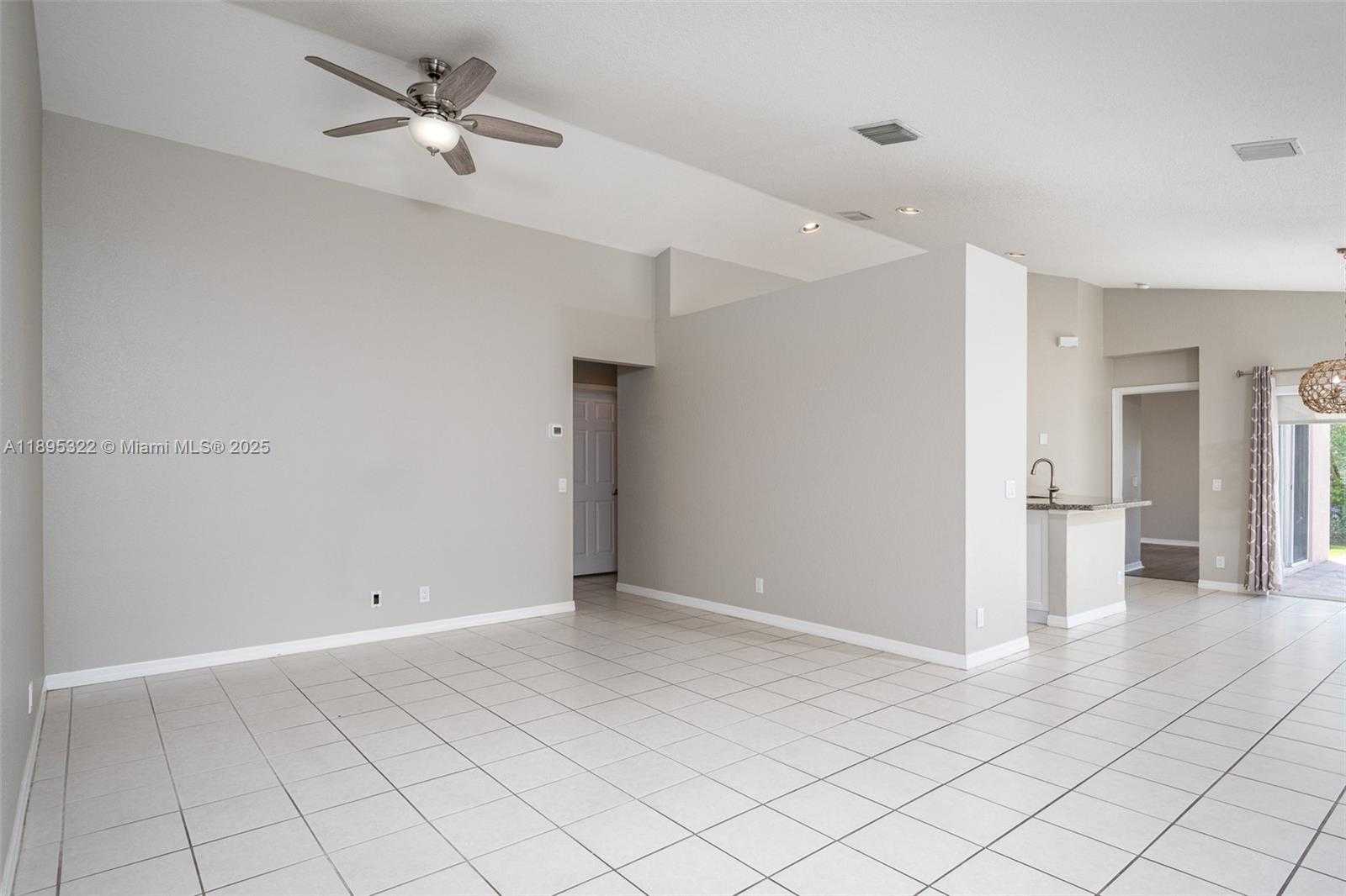Small Image of 1524 CANARY ISLAND DR #1524, Weston Number 4