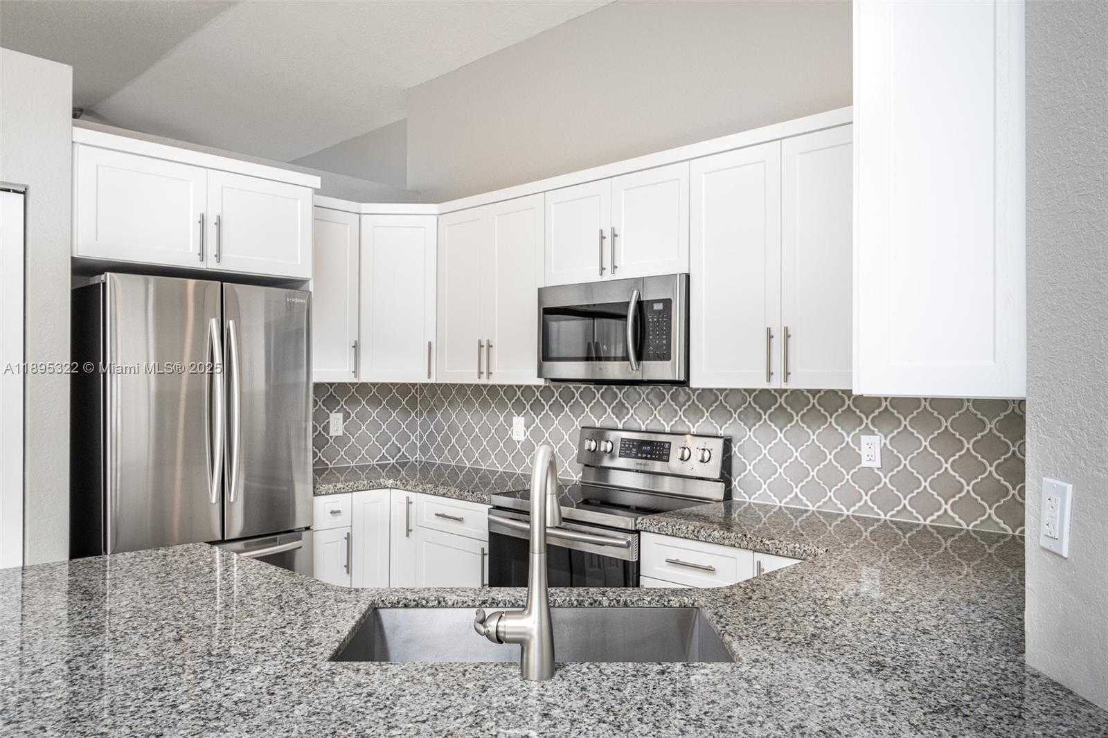 Small Image of 1524 CANARY ISLAND DR #1524, Weston Number 5
