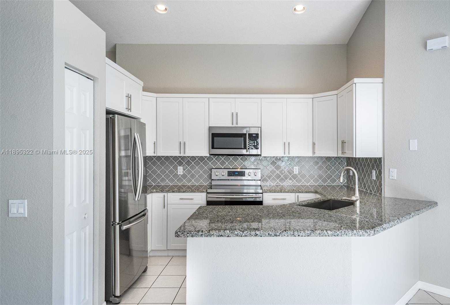 Small Image of 1524 CANARY ISLAND DR #1524, Weston Number 6