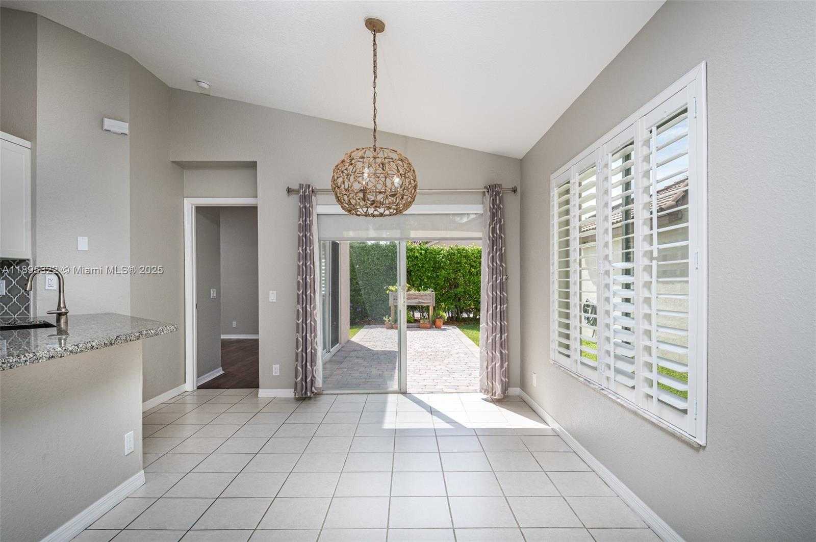 Small Image of 1524 CANARY ISLAND DR #1524, Weston Number 8