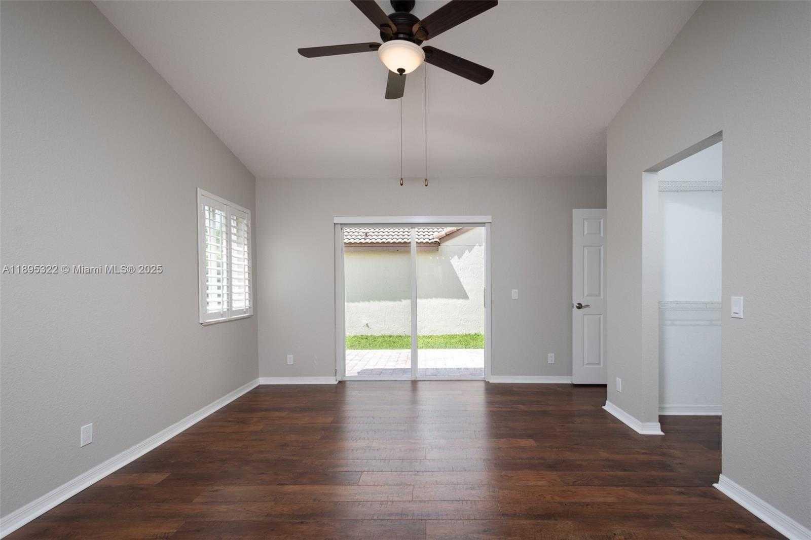 Small Image of 1524 CANARY ISLAND DR #1524, Weston Number 9