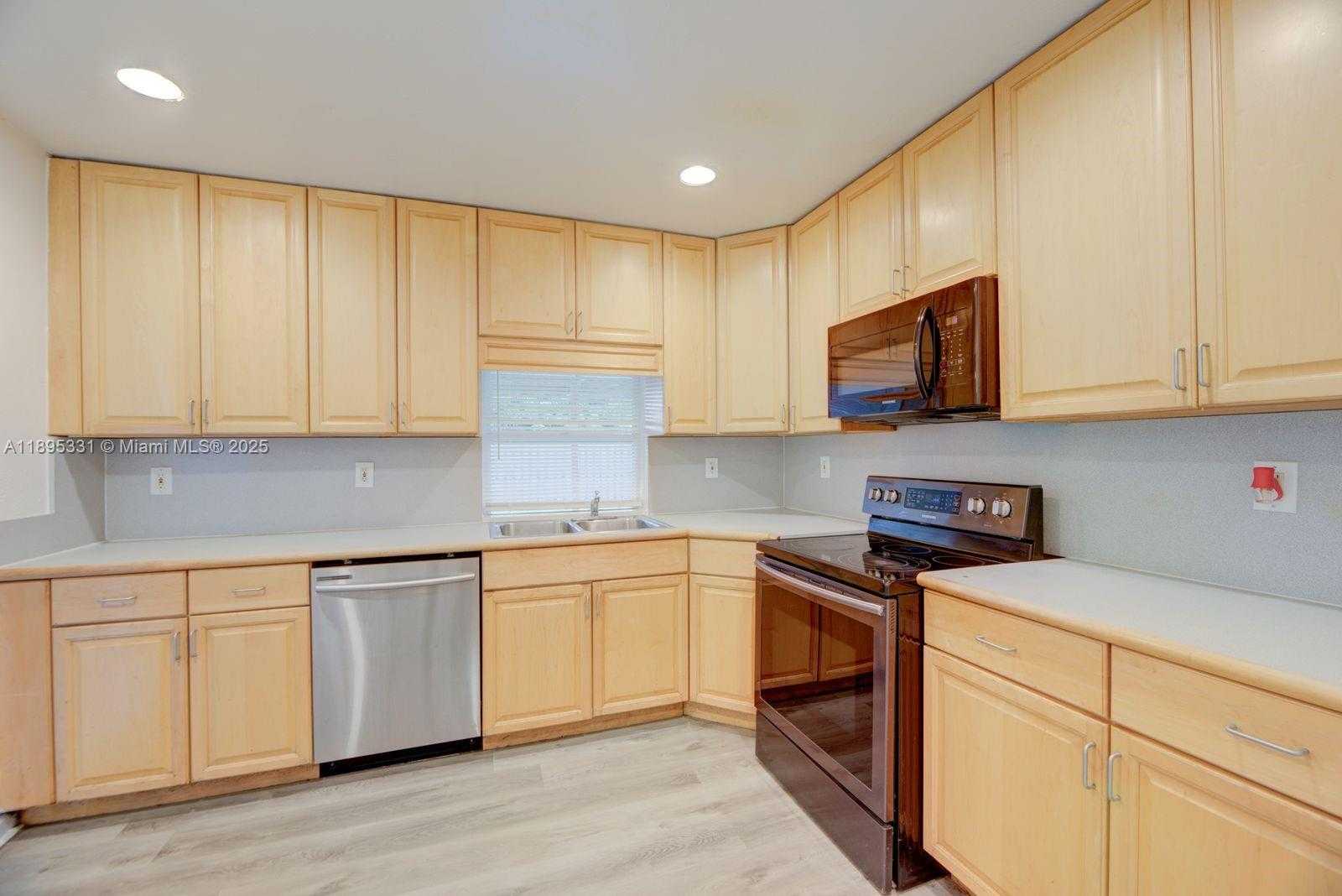 Small Image of 7720 NORTH WEST 15TH ST, Pembroke Pines Number 3