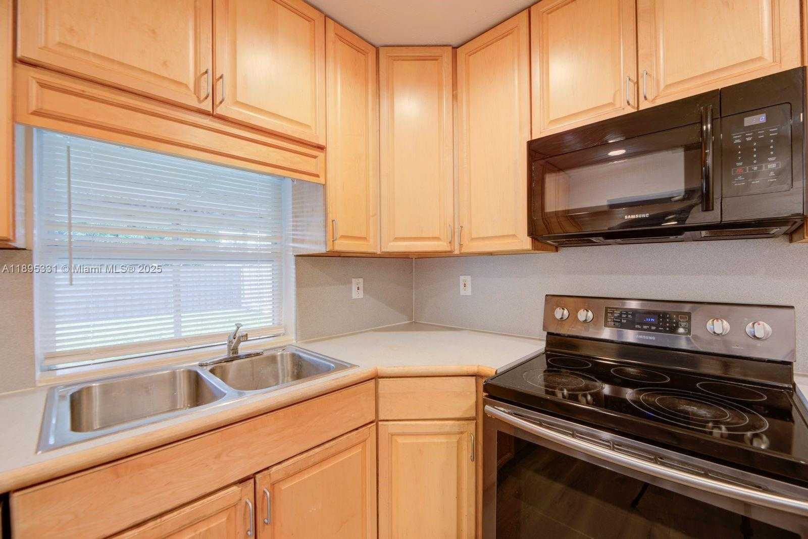 Small Image of 7720 NORTH WEST 15TH ST, Pembroke Pines Number 4