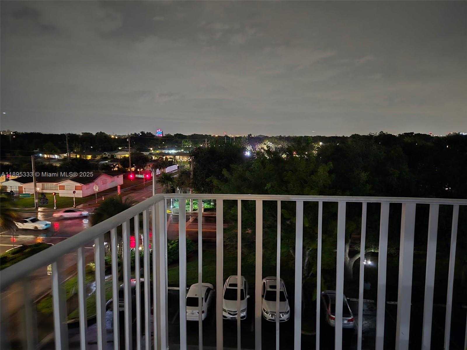 Small Image of 901 HILLCREST DR #501, Hollywood Number 2