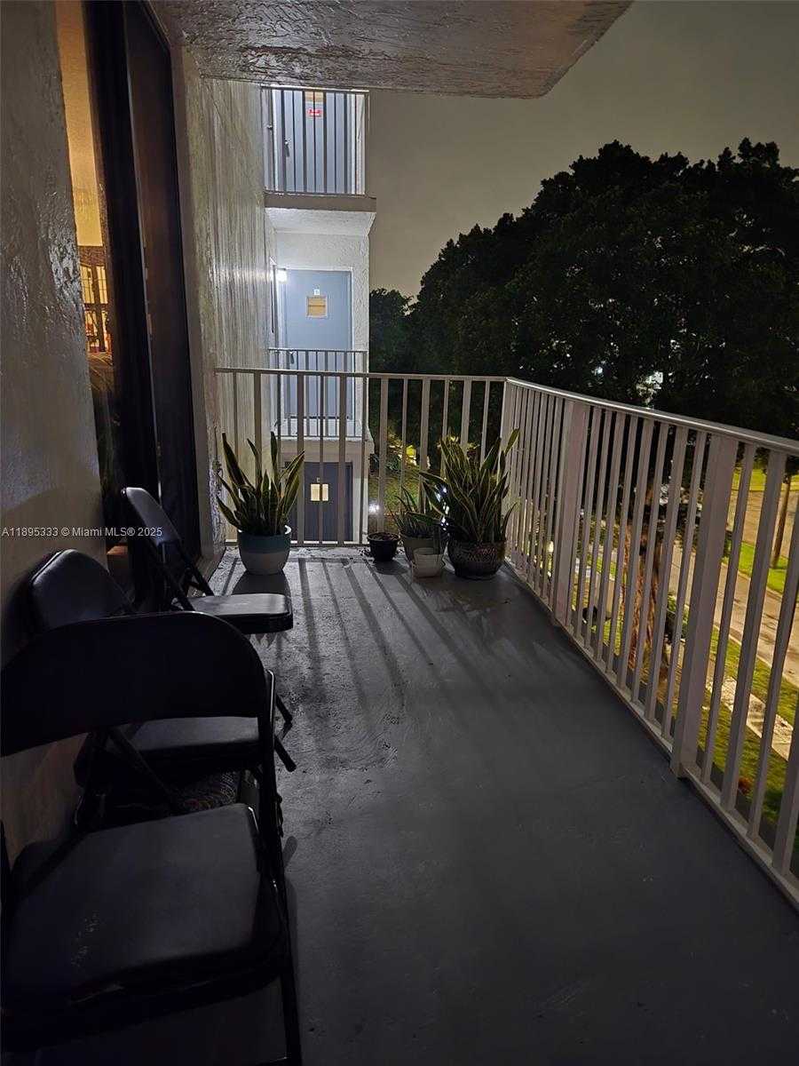 Small Image of 901 HILLCREST DR #501, Hollywood Number 3