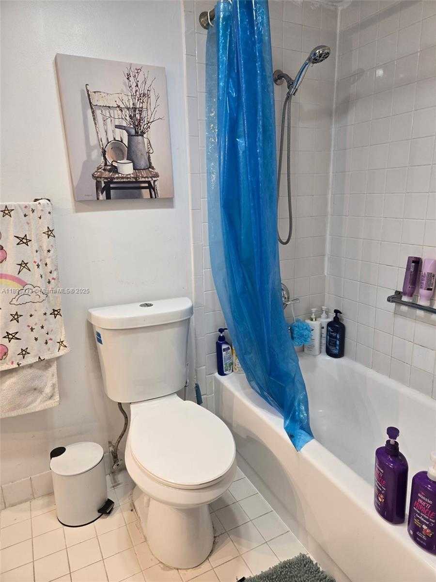 Small Image of 901 HILLCREST DR #501, Hollywood Number 4