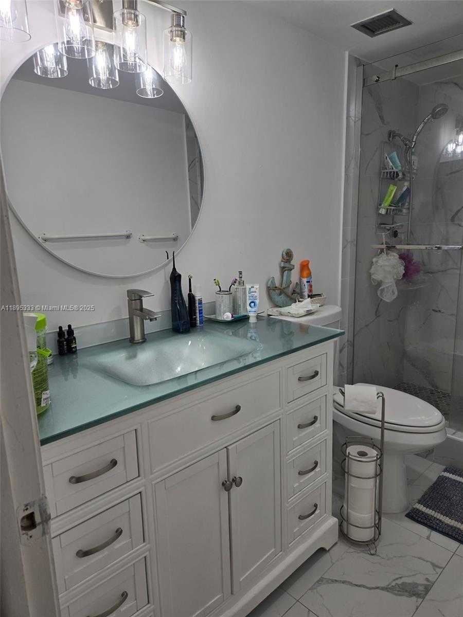 Small Image of 901 HILLCREST DR #501, Hollywood Number 5