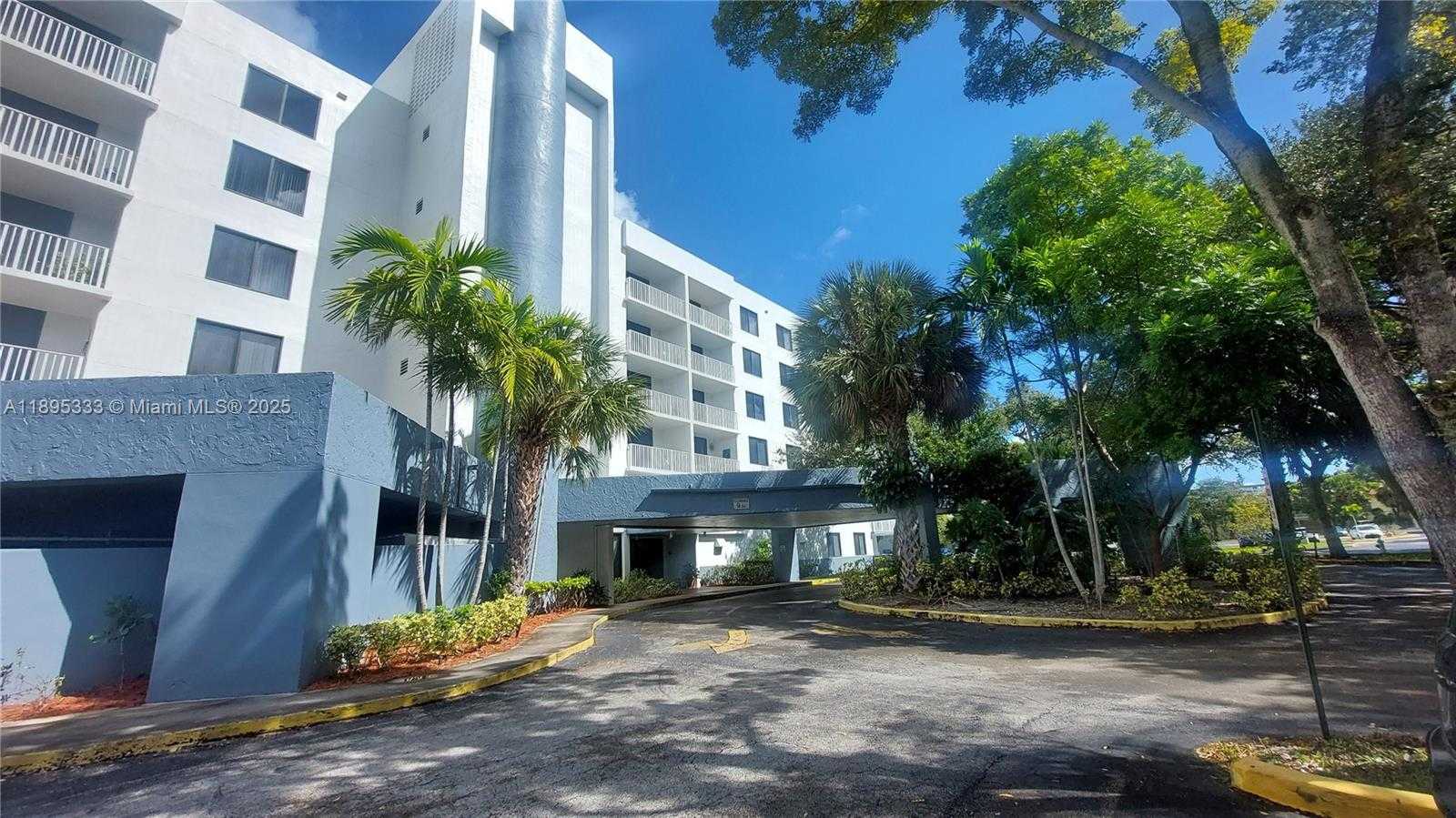 Small Image of 901 HILLCREST DR #501, Hollywood Number 7