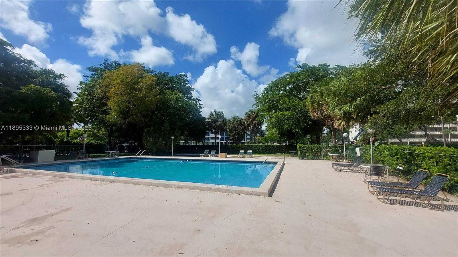 Small Image of 901 HILLCREST DR #501, Hollywood Number 8