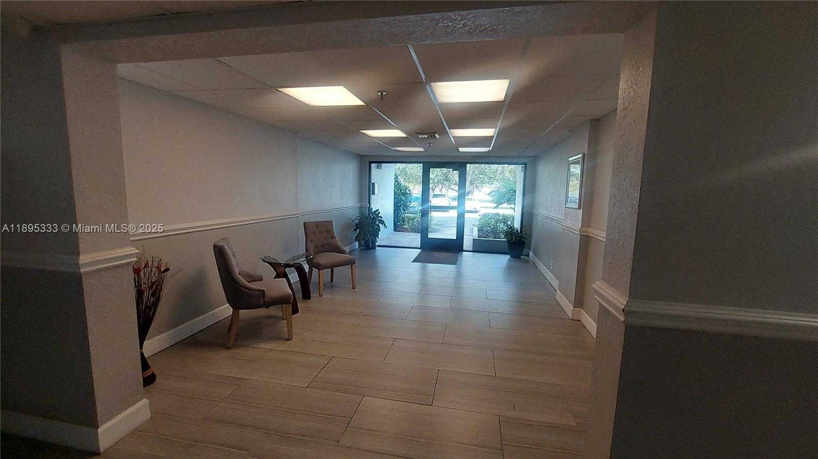 Small Image of 901 HILLCREST DR #501, Hollywood Number 9