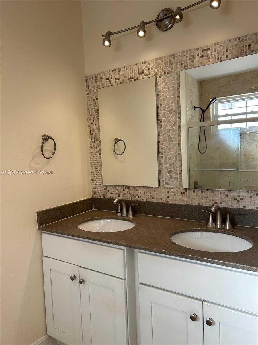 Small Image of 641 ZAMORA AVE, Coral Gables Number 19