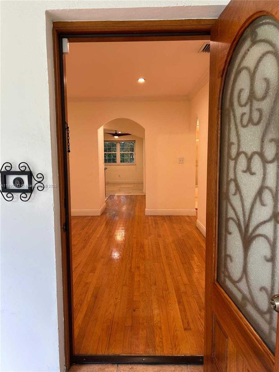 Small Image of 641 ZAMORA AVE, Coral Gables Number 4