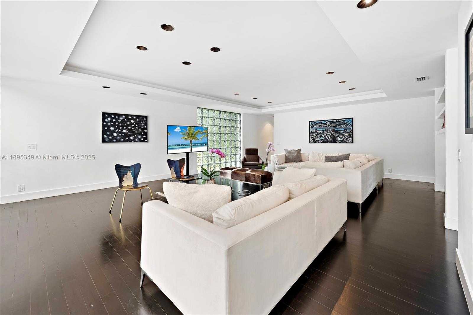 Small Image of 3880 HARDIE AVE, Miami Number 10