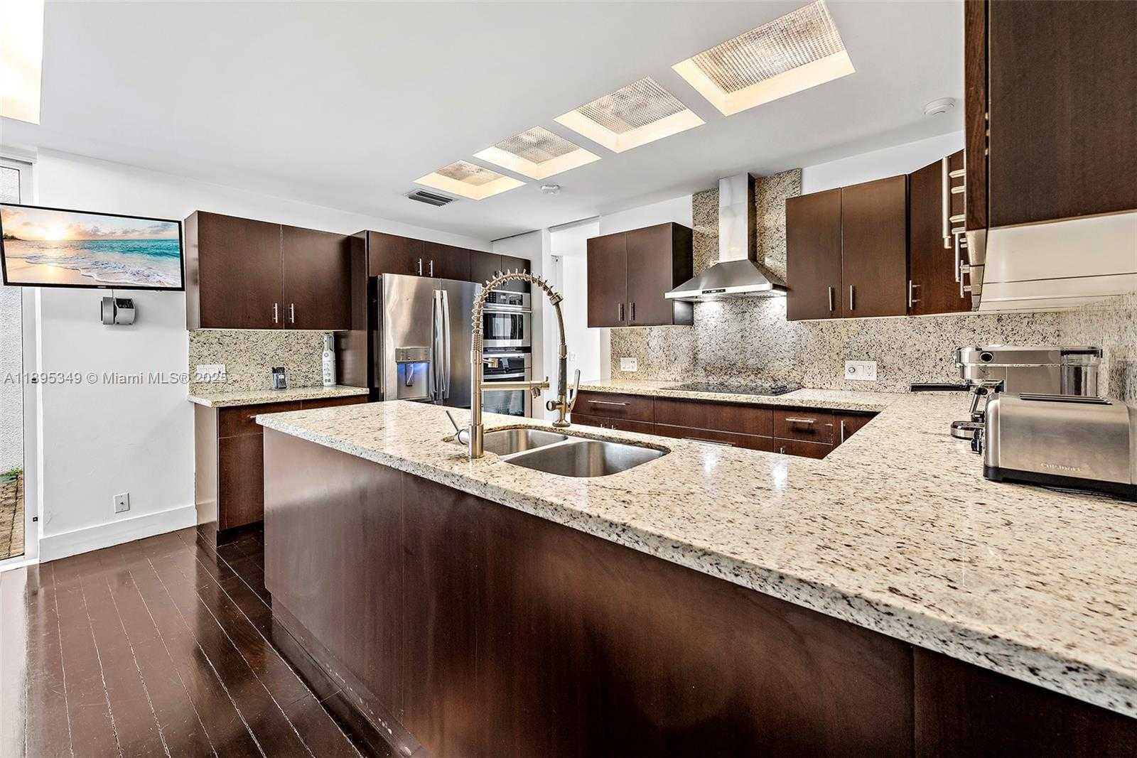Small Image of 3880 HARDIE AVE, Miami Number 14
