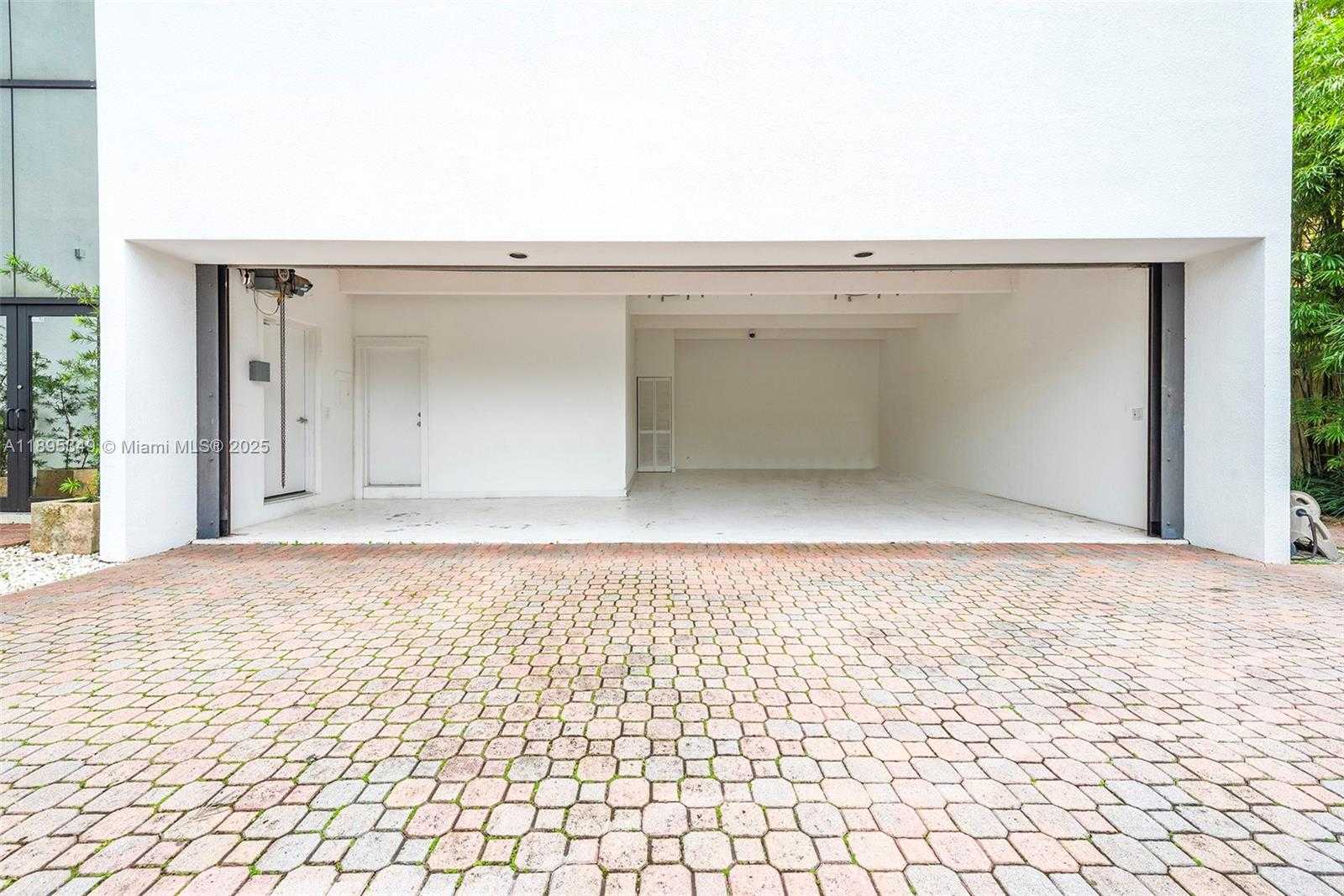 Small Image of 3880 HARDIE AVE, Miami Number 36