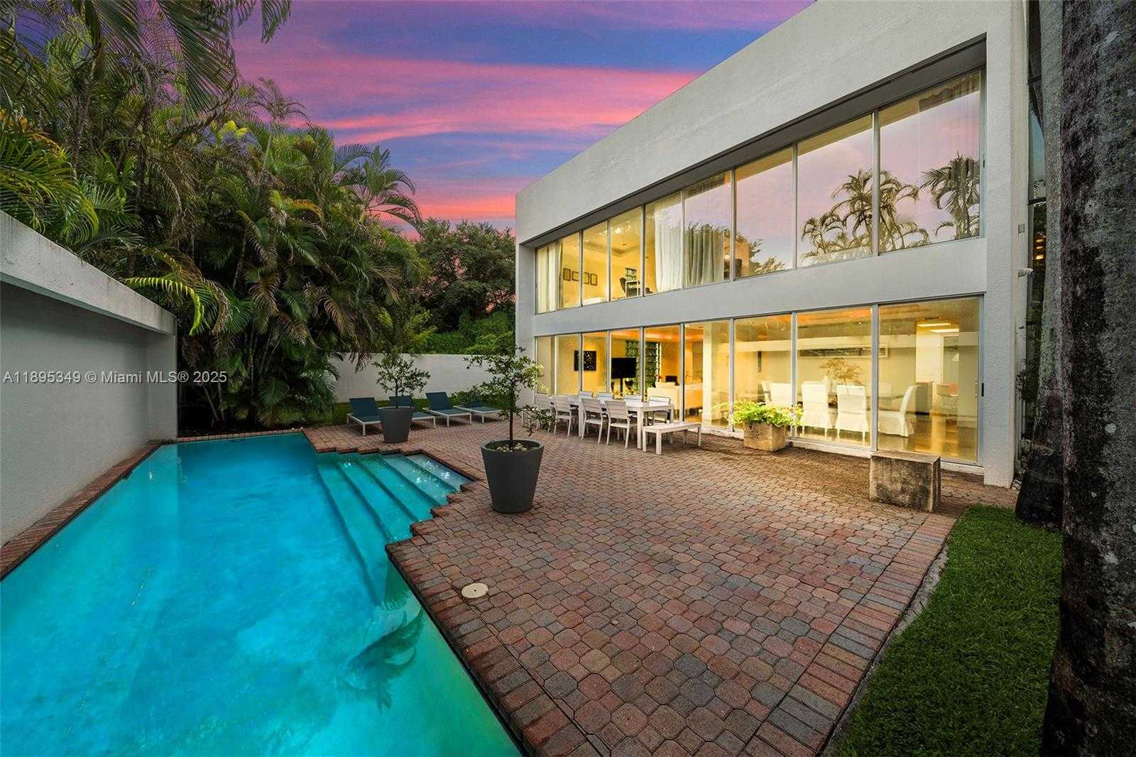 Small Image of 3880 HARDIE AVE, Miami Number 4