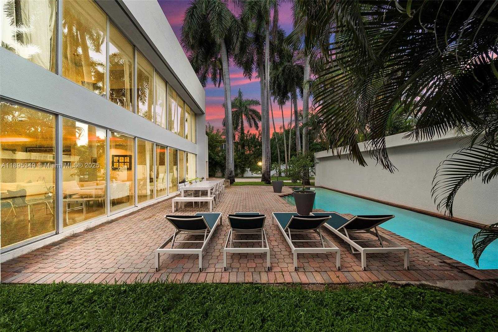 Small Image of 3880 HARDIE AVE, Miami Number 6