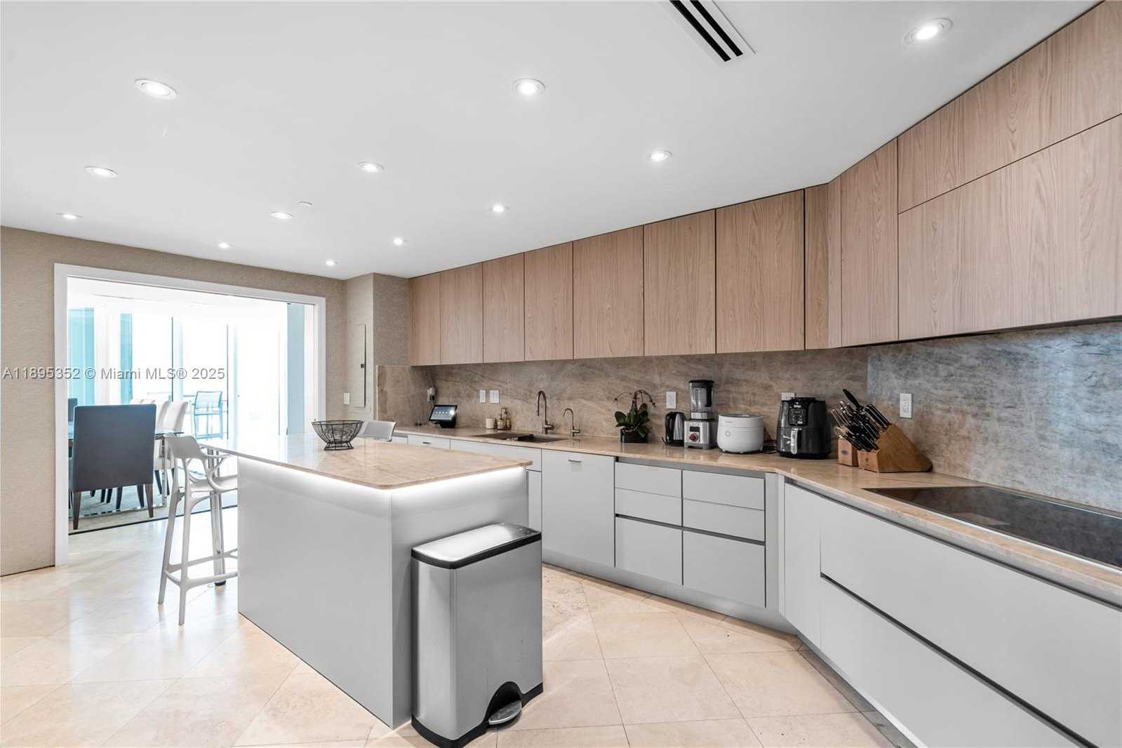 Small Image of 1643 BRICKELL AVE #3501, Miami Number 21